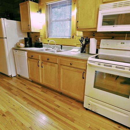 The Cabins At Pine Haven - Beckley Beaver Екстериор снимка
