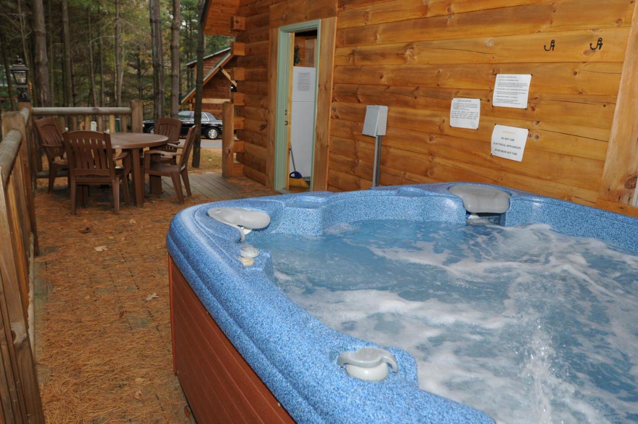 The Cabins At Pine Haven - Beckley Beaver Екстериор снимка
