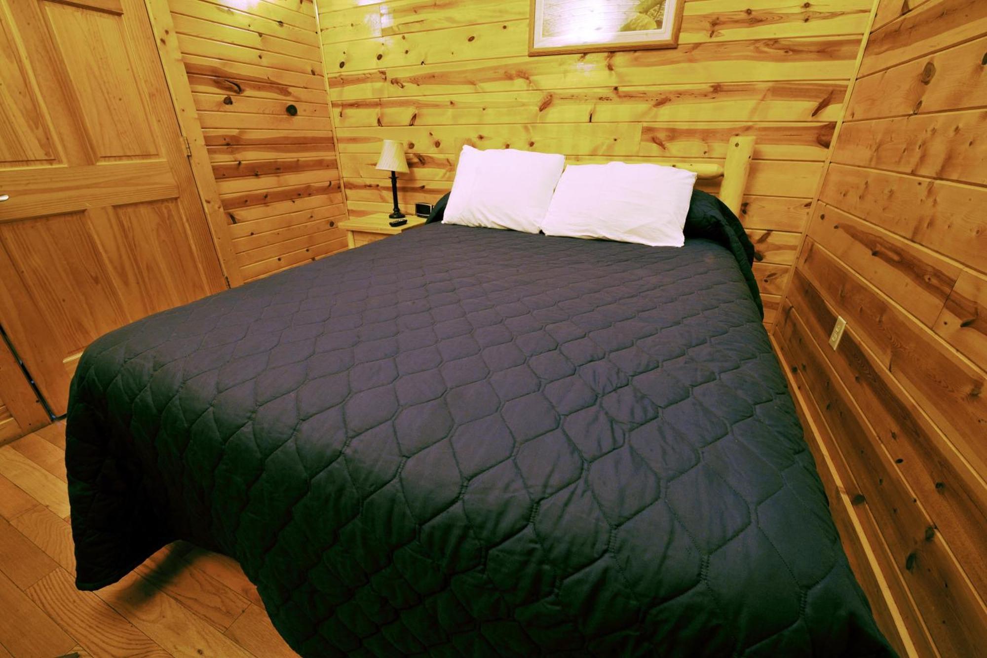 The Cabins At Pine Haven - Beckley Beaver Екстериор снимка