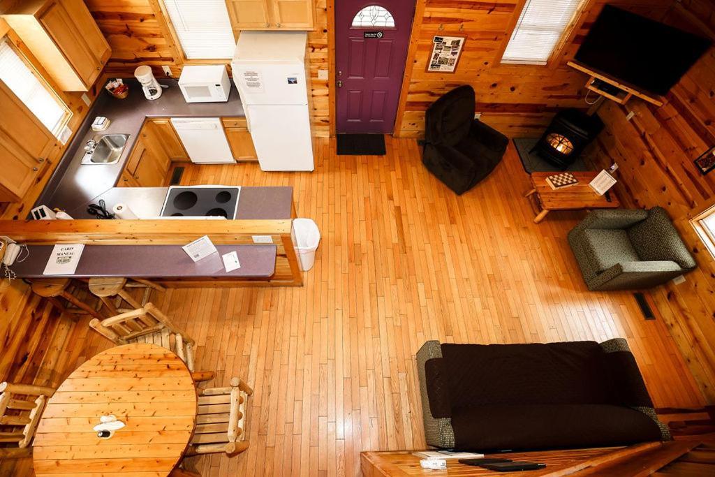The Cabins At Pine Haven - Beckley Beaver Екстериор снимка
