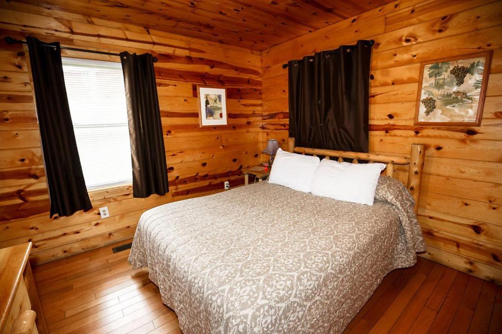 The Cabins At Pine Haven - Beckley Beaver Екстериор снимка