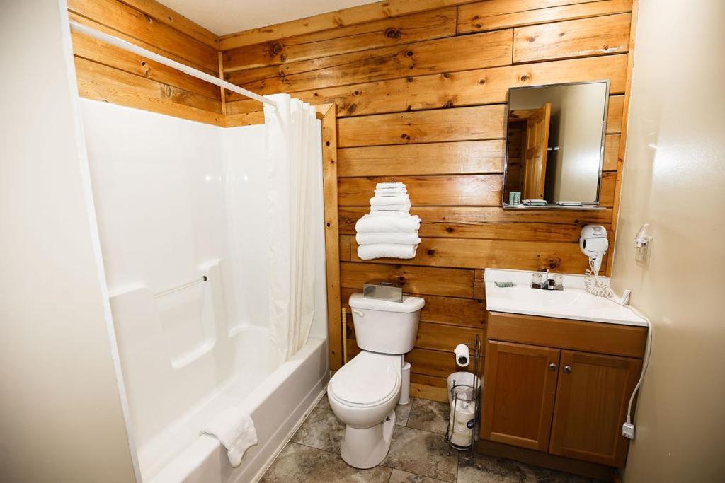 The Cabins At Pine Haven - Beckley Beaver Екстериор снимка