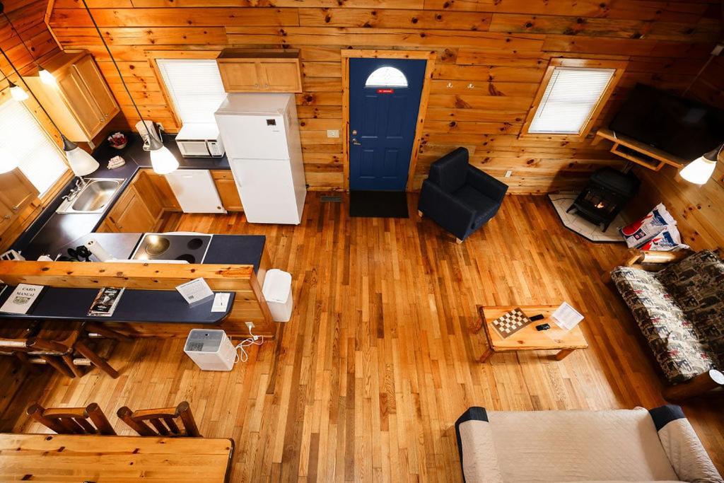 The Cabins At Pine Haven - Beckley Beaver Екстериор снимка