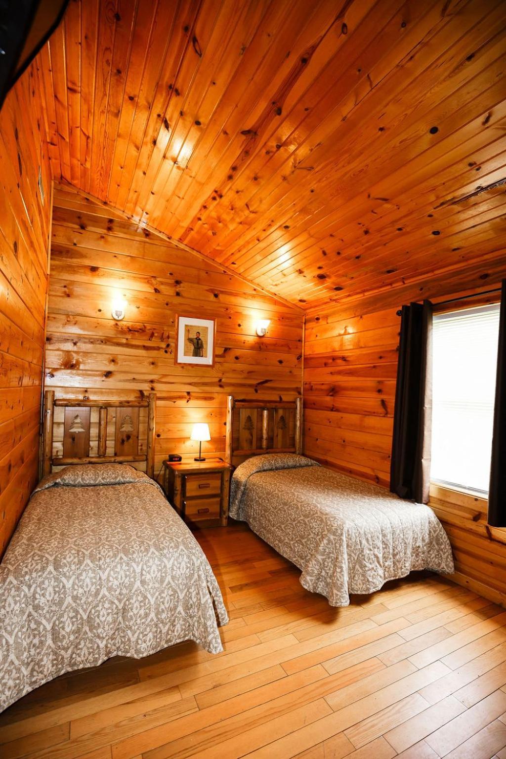 The Cabins At Pine Haven - Beckley Beaver Екстериор снимка